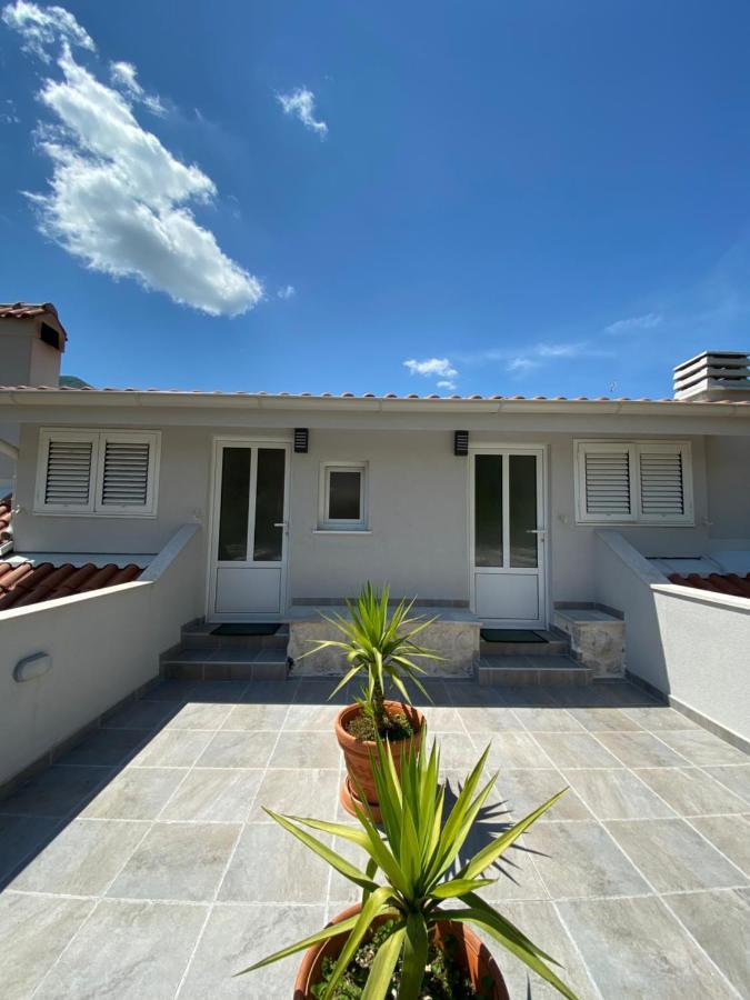 Sunny Bay Apartments Kotor Exterior foto