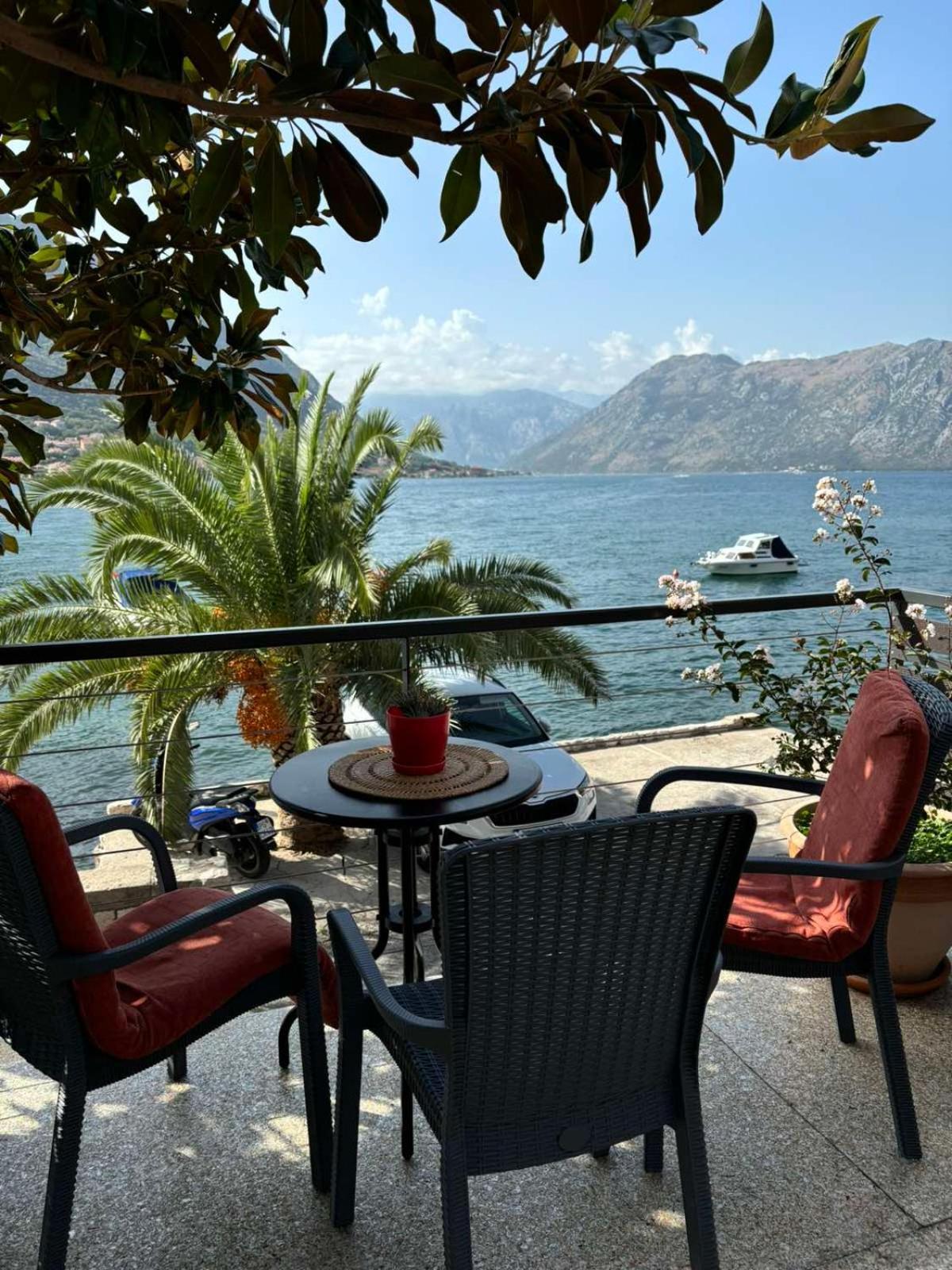 Sunny Bay Apartments Kotor Exterior foto